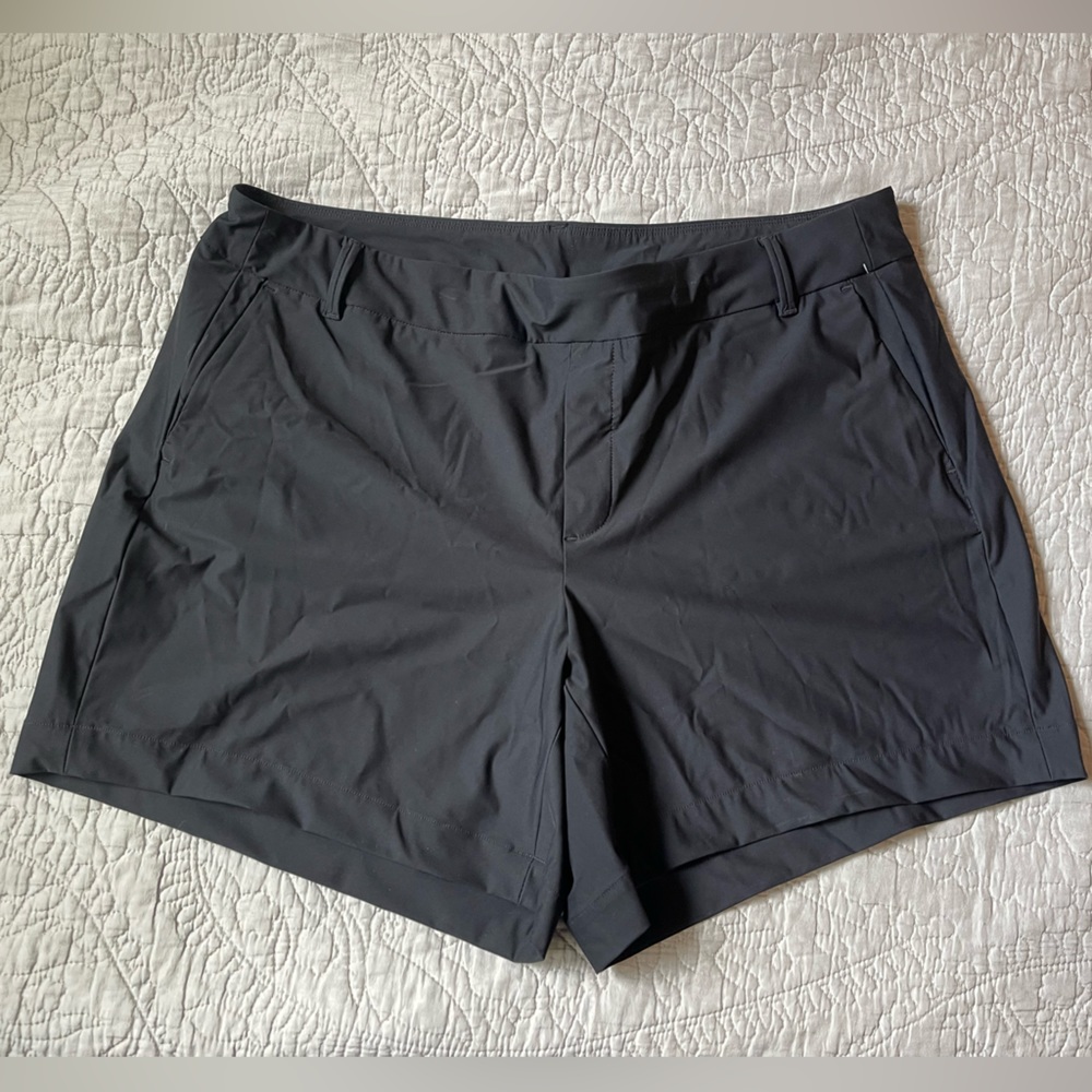 Spanx pull on dressy shorts size large